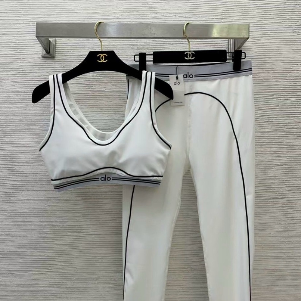 ALO Yoga Women's White Leggings and Top Set